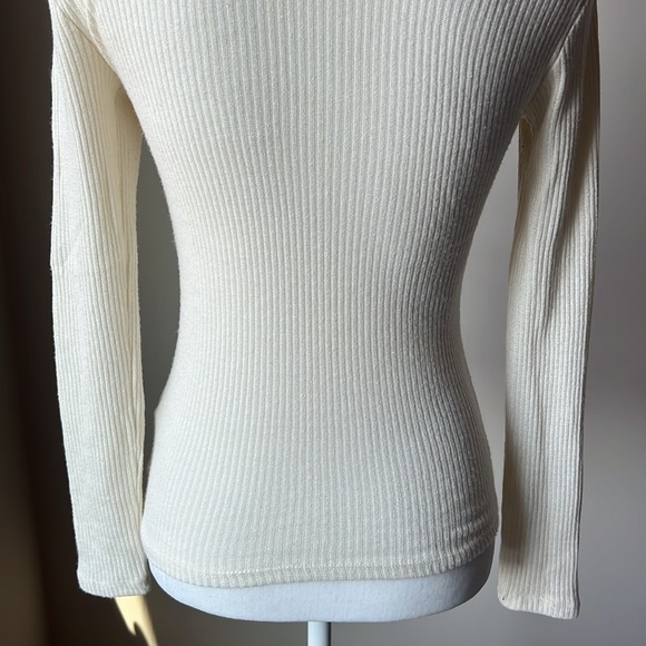 Joe Fresh Turtle Neck - Picture 9 of 11